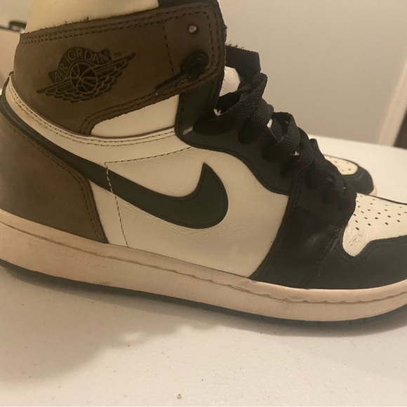 Jordan 1 mocha (PAY THROUGH APPLE PAY—PRICE NEGOTIABLE) - Picture 5 of 6